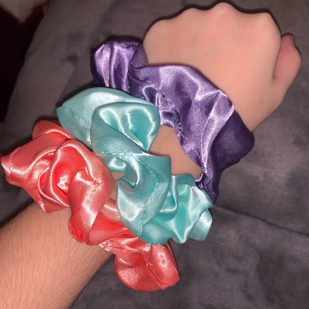 3 set scrunchies - Picture 3 of 8